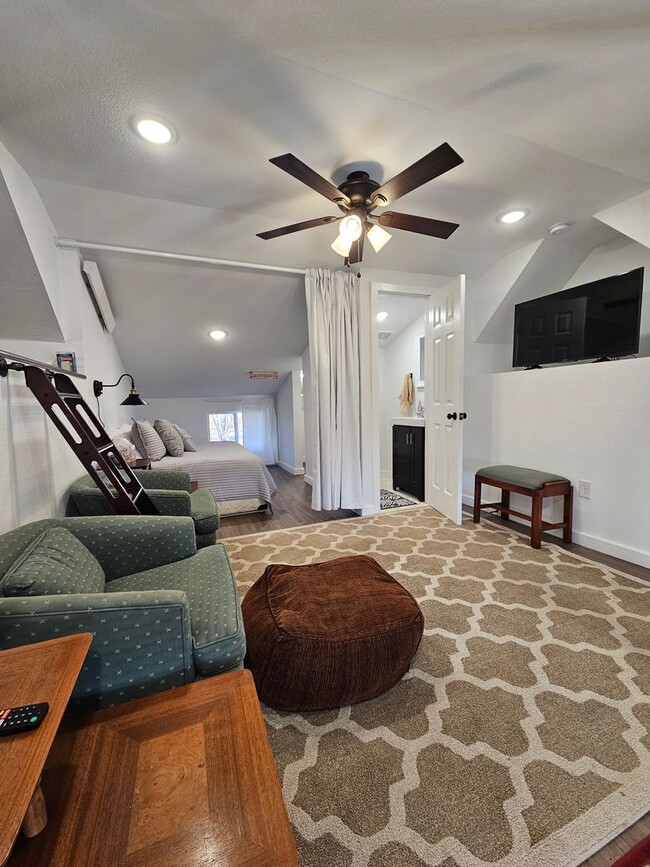 Building Photo - 1 BED | PLUS LOFT AREA | 1.5 BATH | FURNIS...