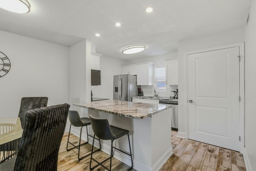 Building Photo - 3909 W Cleveland St