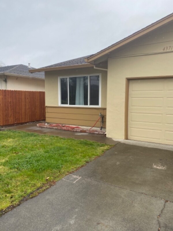 Building Photo - 4371 Hoen Ave