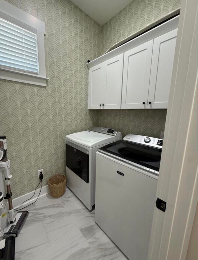 Building Photo - 306 Gazelle Ct