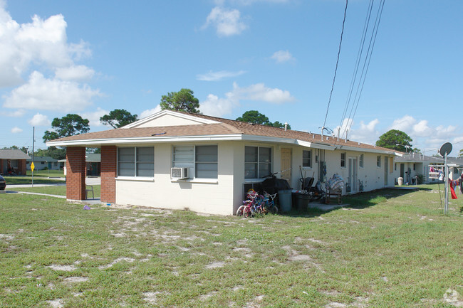 Building Photo - Pineda Homes