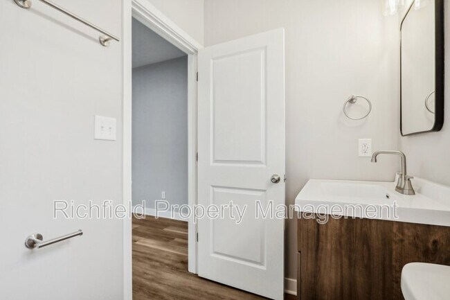 Building Photo - 2034-B E Maryland St