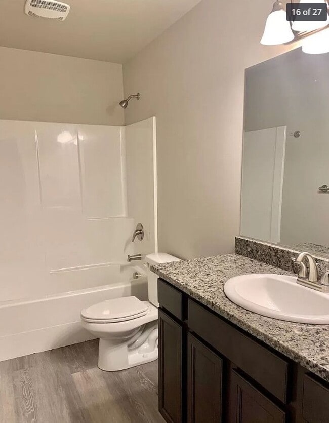 Building Photo - Charming 7 bedroom, 3 bath home available in August!