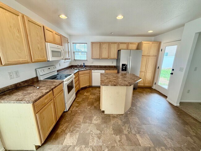 Building Photo - 7545 Back Stretch Dr