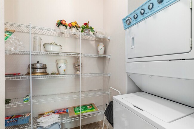 Building Photo - 7134 Mapleridge St