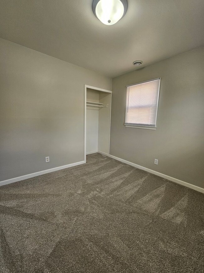 Building Photo - 3 BED | 1 BATH | SINGLE-LEVEL HOME | ROBBI...