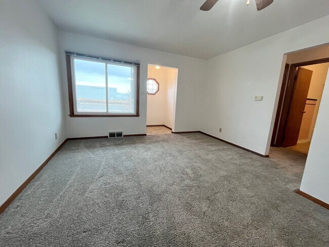 Building Photo - 2 Bed East Side Ranch with Partly Finished Basement!