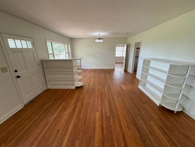 Building Photo - 114 Lookout Cir SW