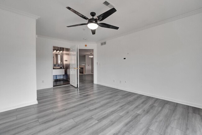 Building Photo - 17034 Farmington Rd