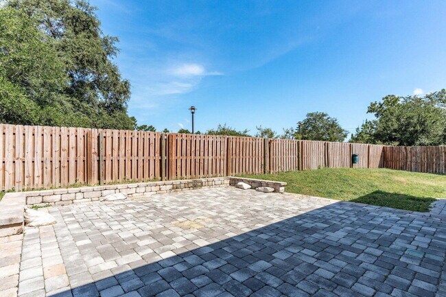 Building Photo - 303 Merlin Ct