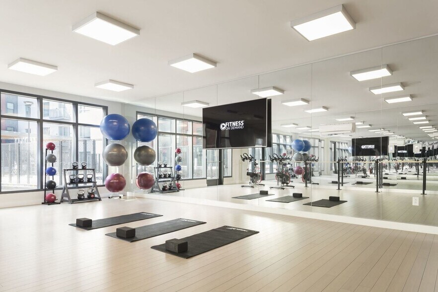 Building Photo - 479 Canal St