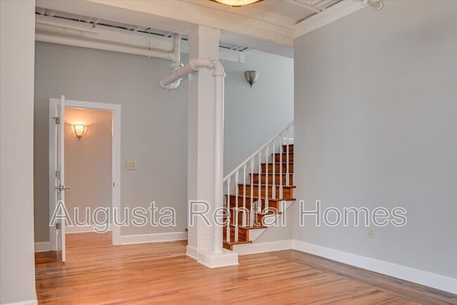 Building Photo - 1106 Broad St