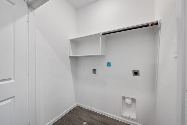 Building Photo - 653 Royal Arch Dr