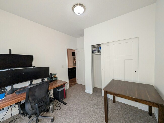Building Photo - 688 E 355 N