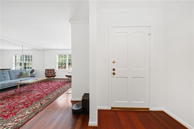 Building Photo - 52 Chaumont Square NW