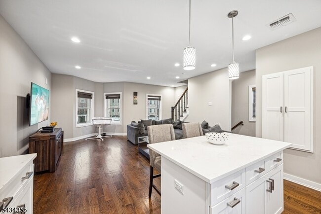 Building Photo - 25 Stonybrook Cir