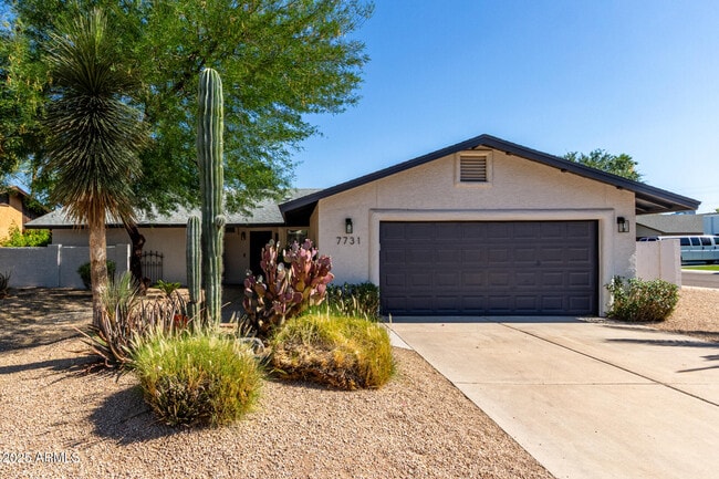 Building Photo - 7731 E Rose Ln
