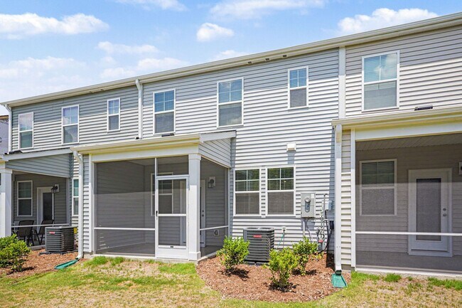 Building Photo - Brand-New Townhome Living in Raleigh!
