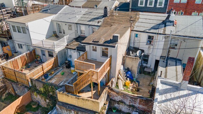 Building Photo - 208 S Durham St