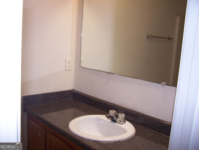 Building Photo - 102 Cameron Way