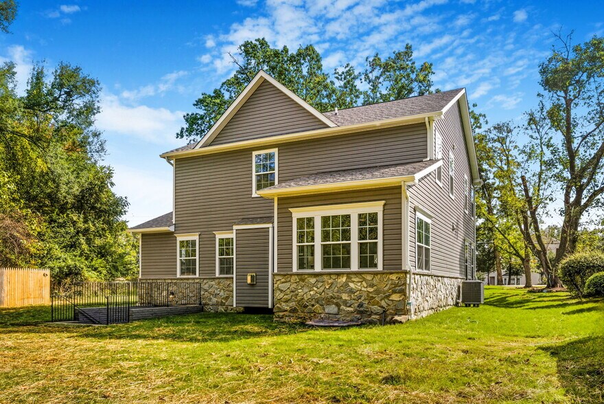 Building Photo - 328 Ridge Rd