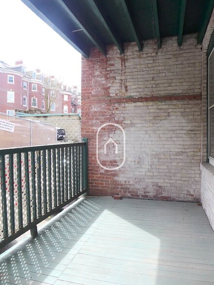 Building Photo - 1693 Beacon St