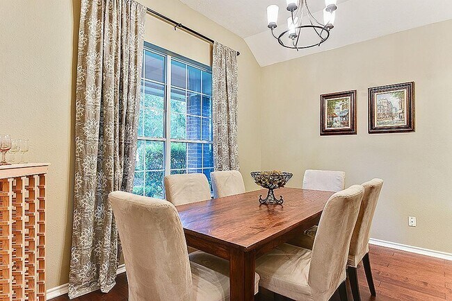 Building Photo - 6 N Queenscliff Cir