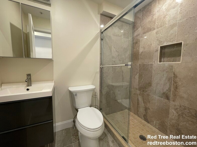 Building Photo - 1028a Commonwealth Ave