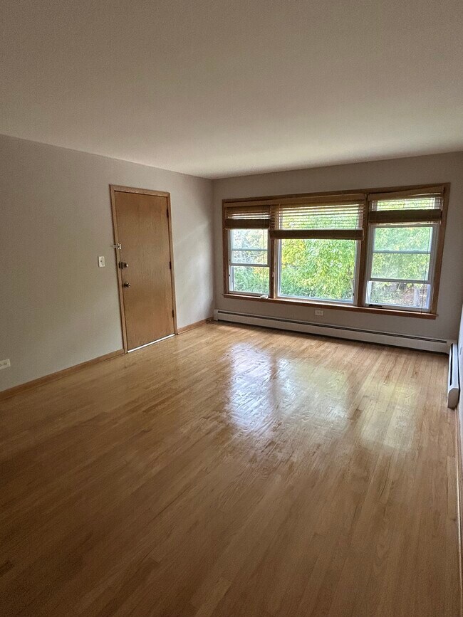 Living Room - 5714 N Lowell Ave