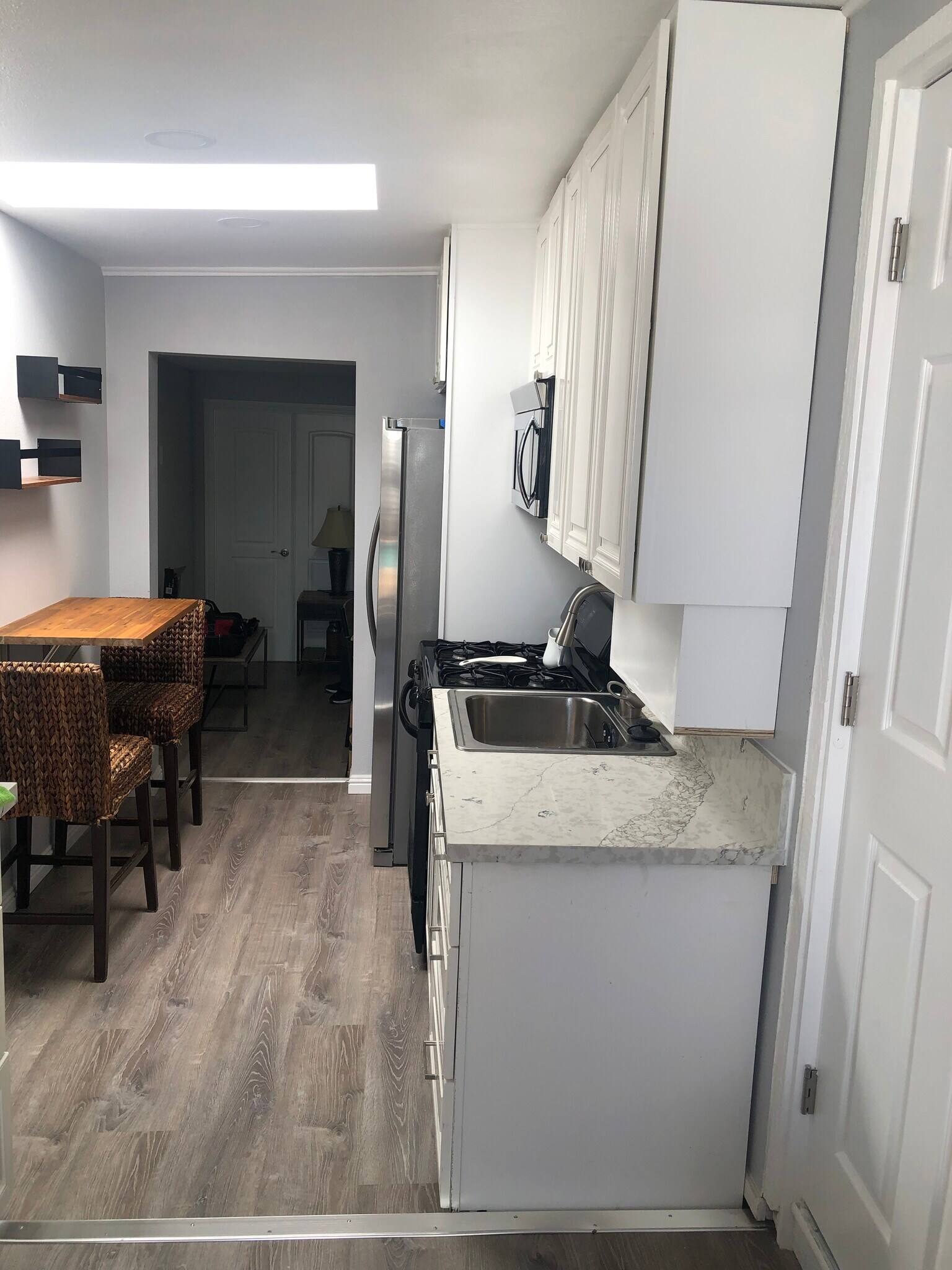 Building Photo - 9310 Dempster Dr