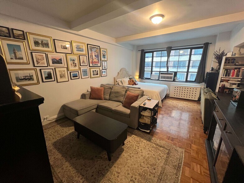 Building Photo - 310 E 44th St