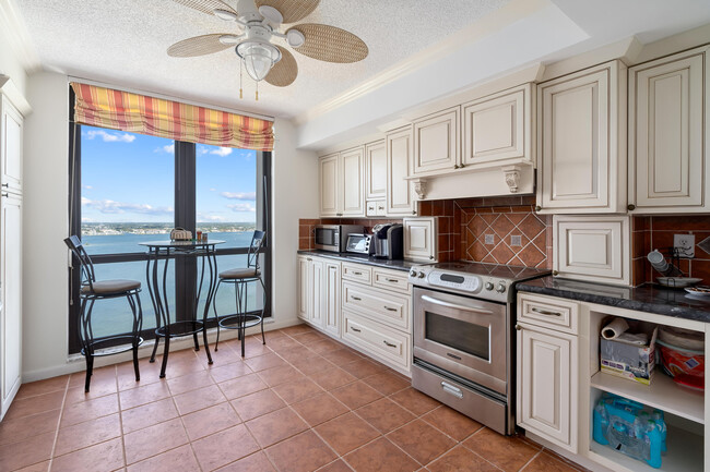 Building Photo - 5380 N Ocean Dr