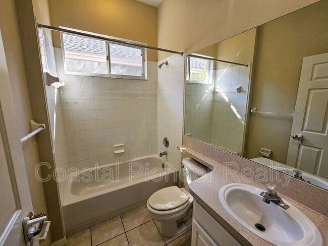 Building Photo - 10441 Greendale Dr