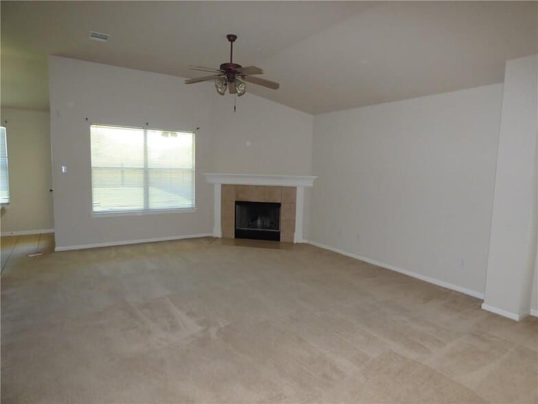 Building Photo - 1600 Melissa Oaks Ln