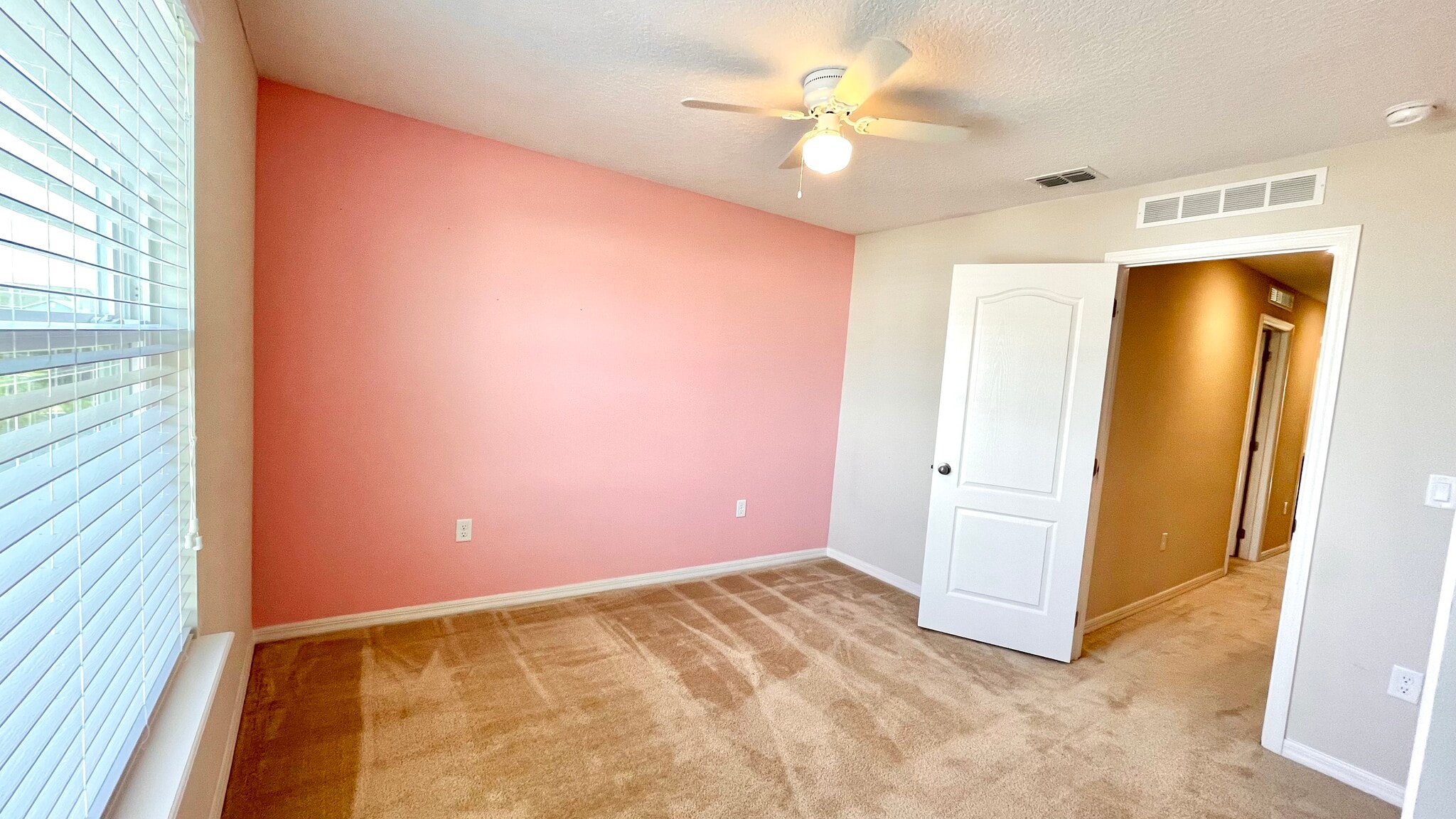 Building Photo - 301 Primrose Dr