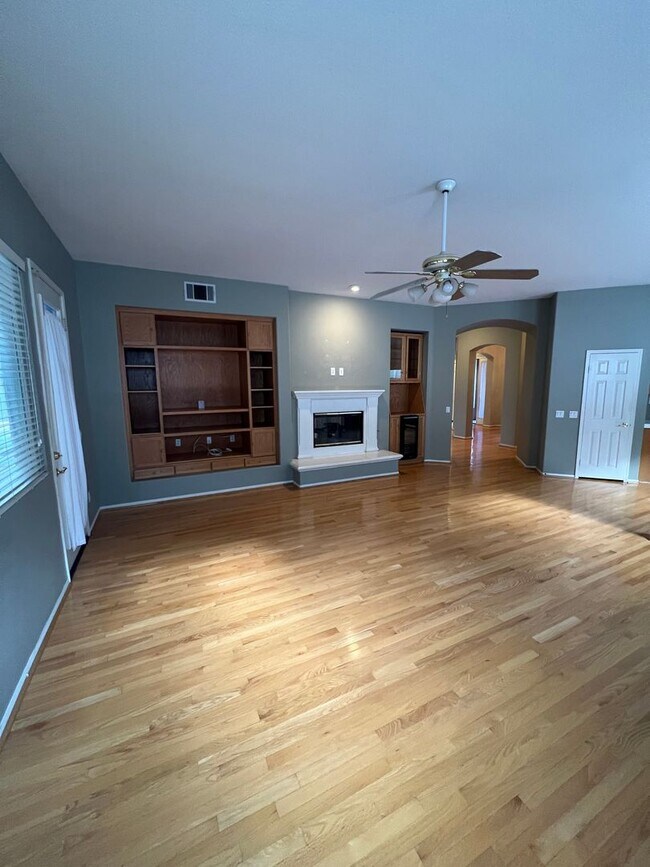 Building Photo - 4420 Putting Green Dr