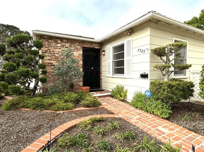 Building Photo - La Jolla - 2 BR / 1 BA Cottage at the Cove...