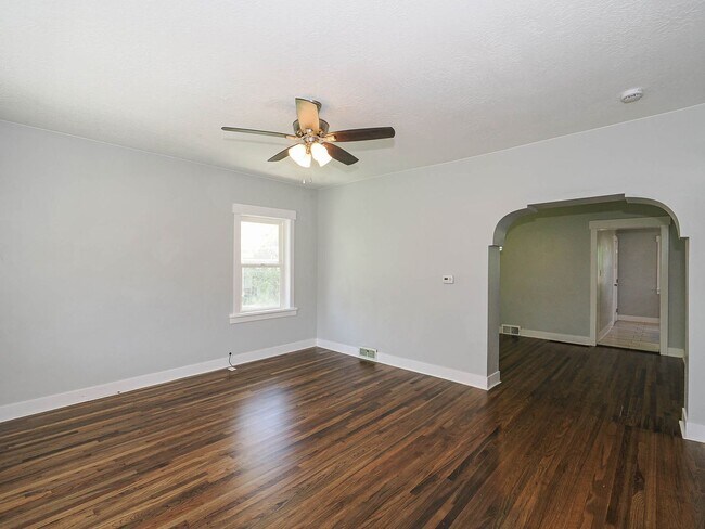 Building Photo - 2 Bedroom, 1 Bathroom American Fork Home
