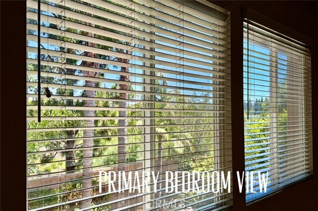 Building Photo - 2566 Pearblossom St