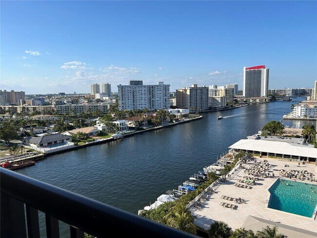 Building Photo - 2017 S Ocean Dr