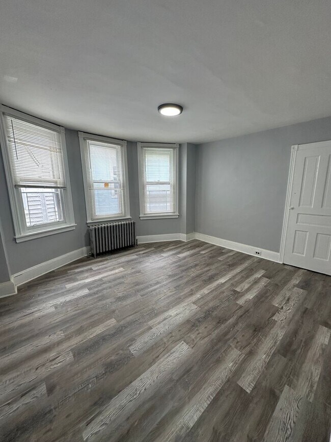 Primary Photo - 117 N Front St