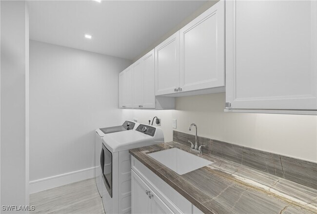 Building Photo - 360 Carlton Pl