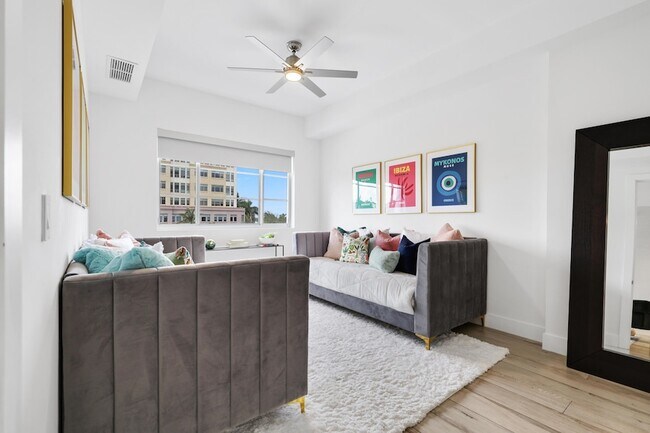Building Photo - 155 E Boca Raton Rd