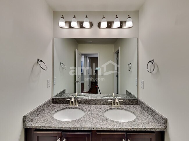 Building Photo - 513 Slew Dr