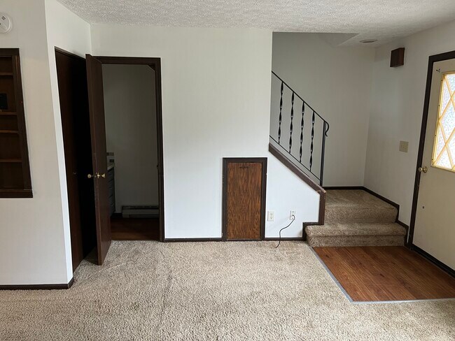 Building Photo - 224 Lindale Ave