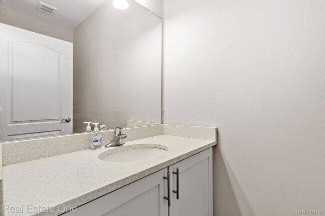 Building Photo - 5570 Arbor Chase Dr