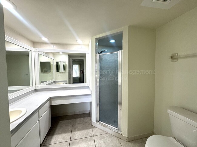 Building Photo - 5845 La Costa Dr