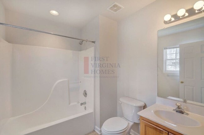 Building Photo - 3Bed/2Bath Lake Monticello Rental