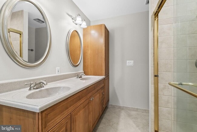 Building Photo - 6321 Higham Dr