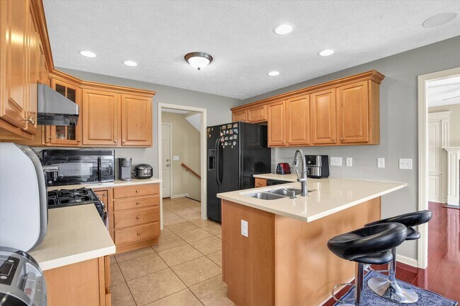Building Photo - Updated 3 Bedroom Townhome in SW Champaign - Available 06/01/2026